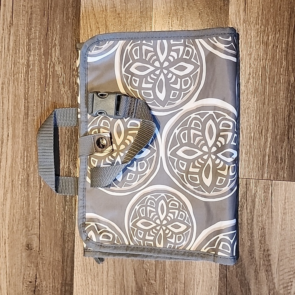 Hanging Traveler Case